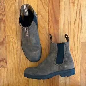 Blundstone Women’s Original Chelsea Boots #1351 in Rustic Brown | Size: 8